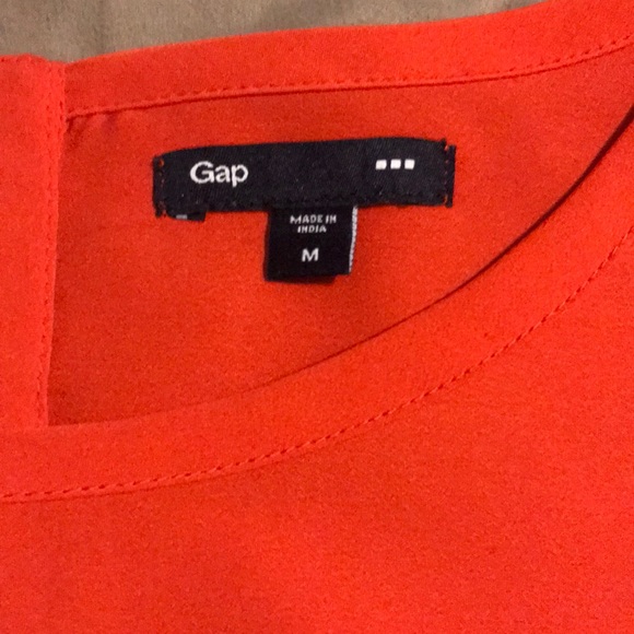 Cute, silky shirt - Picture 2 of 4